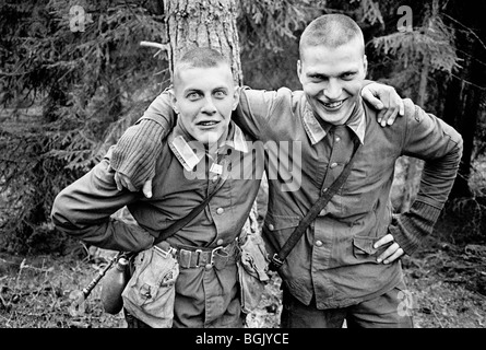 Appelés suédois avec 'nus' (tabac humide) lors des manoeuvres de 1988. K3 Karlsborg, Bataillon de Rangers, en Suède. Banque D'Images