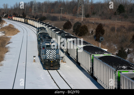 Train avec wagons de charbon Flint Michigan USA Banque D'Images