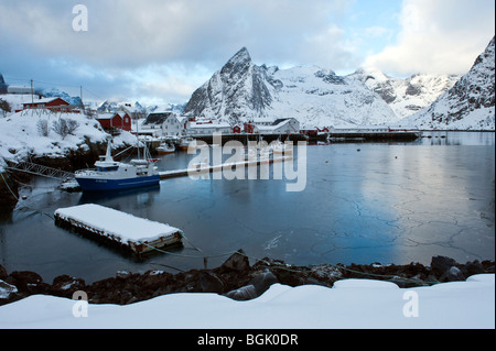 Le village de pêcheurs de Hamnoy, près de Reine dans les Lofoten islands Banque D'Images