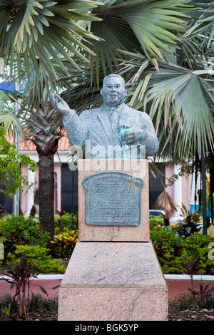 Statue buste de sir Milo Boughton Butler, premier gouverneur général des Bahamas dans un organisme indépendant aux Bahamas Banque D'Images