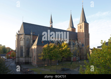 Kleve, Probsteikirche St. Mariae Himmelfahrt, Blick von Nordosten Banque D'Images