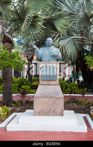 Statue buste de sir Milo Boughton Butler, premier gouverneur général des Bahamas dans un organisme indépendant aux Bahamas Banque D'Images