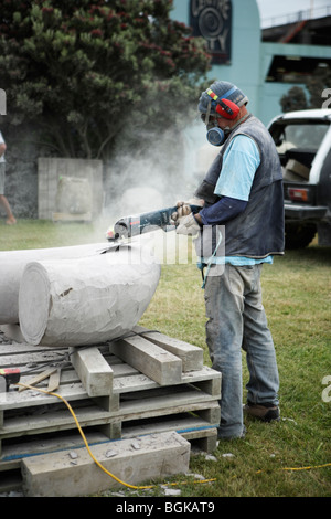 Artiste fait de la sculpture sur pierre New Plymouth, Nouvelle-Zélande Banque D'Images