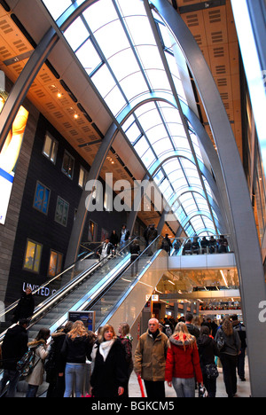 Structure de l'arceau Europa-Passage shopping arcade entre les rues Ballindamm et Moenckebergstrasse, ville hanséatique de H Banque D'Images