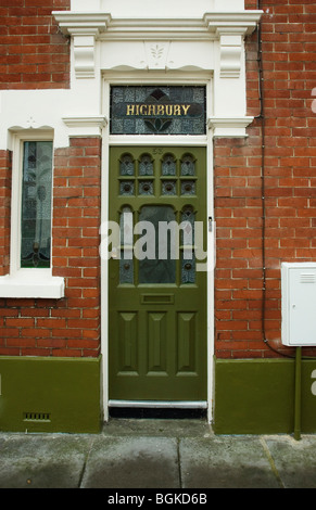 Victorian porte avant avec vitraux et nom - Highbury Banque D'Images