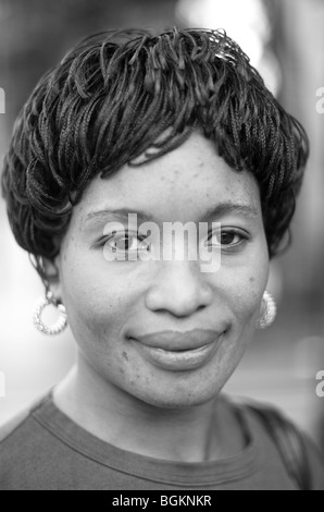 Jeune femme Afro Antillais photographié dans le sud de Londres Vauxhall Banque D'Images