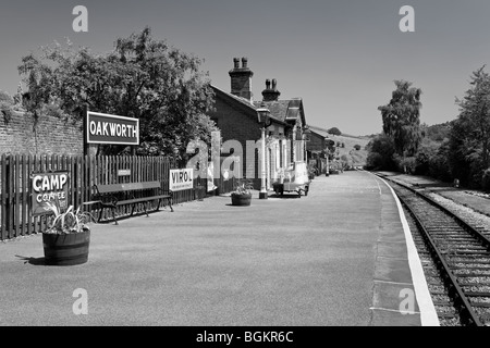 Gare d'Oakworth sur le chemin de fer à vapeur conservé Keighley & Worth Valley, Oakworth, West Yorkshire, Angleterre, Royaume-Uni Banque D'Images