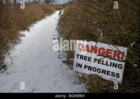 L'abattage des panneau d'avertissement dans le harfang country lane Banque D'Images