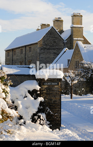 Manor House dans la neige en Tackley, Oxfordshire. Banque D'Images
