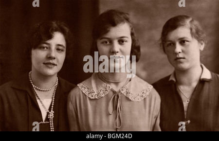Trois sœurs, photographie historique, vers 1930 Banque D'Images