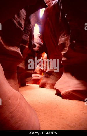 Passages de mystique où l'érosion Antelope Canyon et formations lumière créant une atmosphère d'inspiration a salué par des indiens Banque D'Images