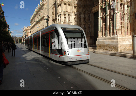 Le tramway moderne centre de Séville Espagne Banque D'Images