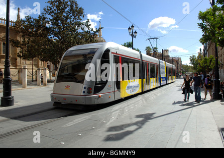 Le tramway moderne centre de Séville Espagne Banque D'Images