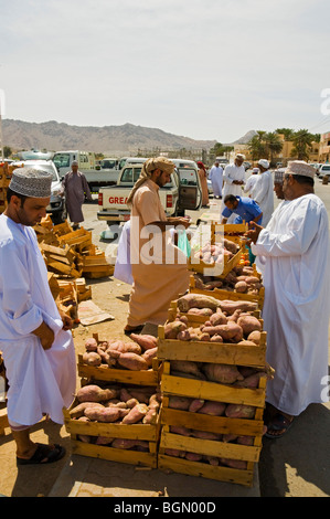 Vendeur de pommes de terre Nizwa Sultanat d'Oman Banque D'Images