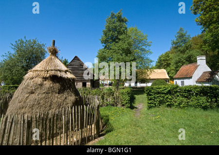 Botte et ferme traditionnelle dans le musée en plein air Bokrijk, Belgique Banque D'Images