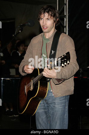 JAMES BLUNT 10E ANNIVERSAIRE SALON STAR BY STAR 98,7 PARTI CD VIRGIN MEGASTORE HOLLYWOOD LOS ANGELES USA 20 novembre 2006 Banque D'Images