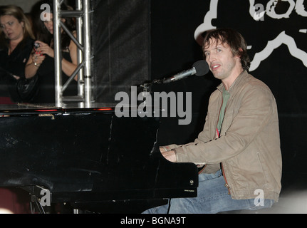 JAMES BLUNT 10E ANNIVERSAIRE SALON STAR BY STAR 98,7 PARTI CD VIRGIN MEGASTORE HOLLYWOOD LOS ANGELES USA 20 novembre 2006 Banque D'Images