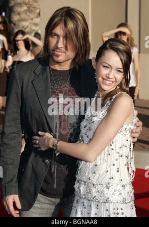 BILLY RAY CYRUS MILEY CYRUS 2006 AMERICAN MUSIC AWARDS LE CENTRE-VILLE DE LOS ANGELES CALIFORNIA USA 21 novembre 2006 Banque D'Images