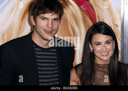 ASHTON KUTCHER DEMI MOORE L'HOUSE BUNNY PREMIERE WESTWOOD LOS ANGELES USA 20 Août 2008 Banque D'Images