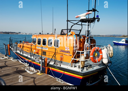 Canot amarré au siège de la RNLI Poole Dorset Banque D'Images