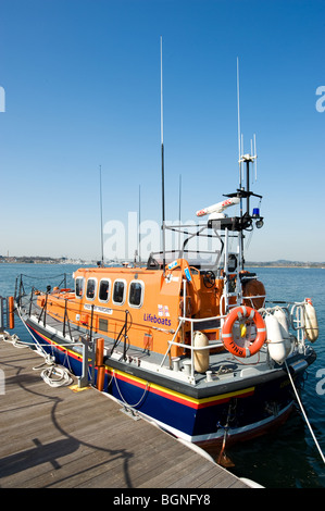 Canot amarré au siège de la RNLI Poole Dorset Banque D'Images