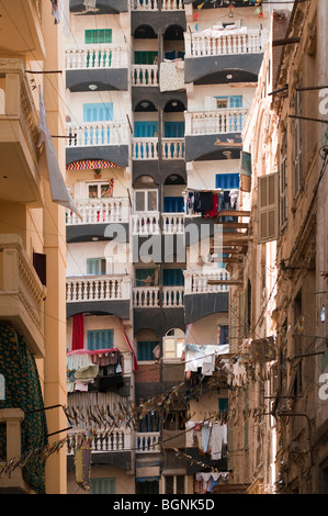 Appartements avec balcon et buanderie dans la ville d'Alexandrie, Egypte Banque D'Images