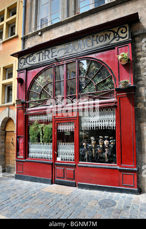 Tipycal et célèbre restaurant de rue du Boeuf, Lyon, France. Banque D'Images