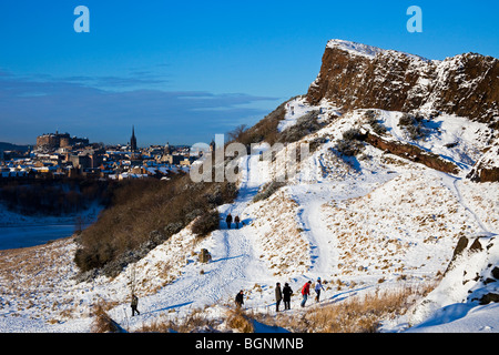 Hiver neige scène Holyrood Park, Salisbury Crags, Édimbourg, Écosse, Royaume-Uni Banque D'Images