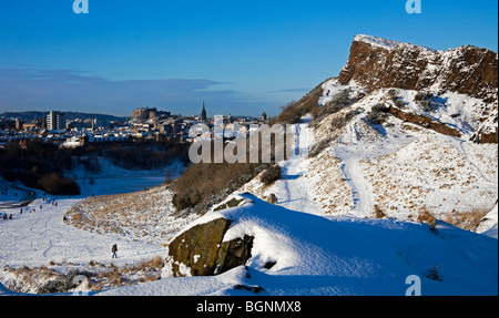 Hiver neige scène Holyrood Park, Salisbury Crags, Édimbourg, Écosse, Royaume-Uni Europe Banque D'Images