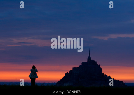 Photographie touristique le Mont Saint-Michel / Saint Michael's Mount'abbaye au coucher du soleil, Normandie, France Banque D'Images