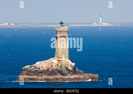 Les phares Phare de la Vieille et le programme Phare de Sein, Pointe du Raz, Plogoff, Finistère, Bretagne, France Banque D'Images