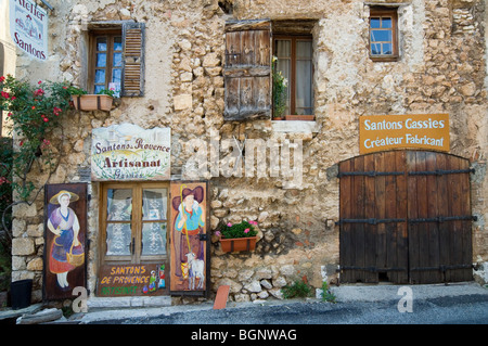 Vieille façade / façade en pierre naturelle de shop à alley, Aiguines, Provence Alpes Côte d'Azur, Var, France Banque D'Images