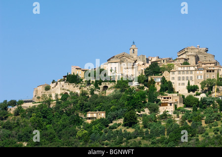 Le village de Gordes en Luberon monts du Vaucluse, en Provence-Alpes-Côte d'Azur, Provence, France Banque D'Images