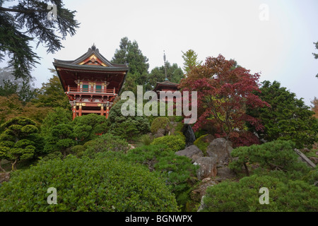 Porte du Temple et Pagoda - Japanese Tea Garden, le Golden Gate Park, San Francisco en Californie, USA Banque D'Images