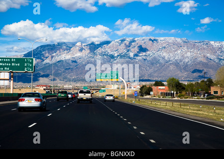 L'expulsion d'Albuquerque, New Mexico, USA avec des montagnes à distance Banque D'Images