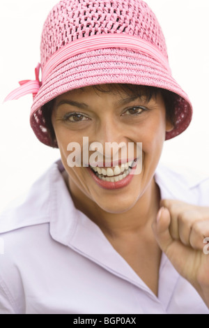 Portrait of a young woman wearing hat and smiling Banque D'Images