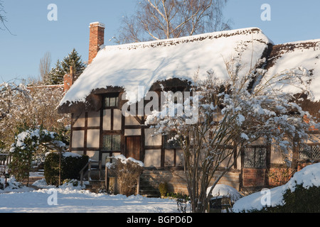 Anne Hathaway's Cottage dans la neige Banque D'Images