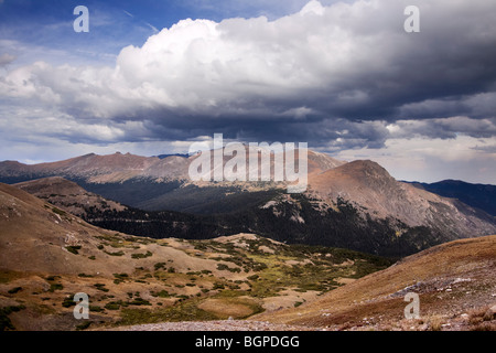 Une vue sur les Rocheuses de Trail Ridge Road dans le Colorado aux Etats-Unis. Banque D'Images