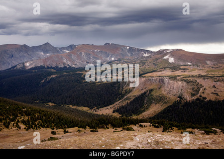 Une vue sur les Rocheuses de Trail Ridge Road dans le Colorado aux Etats-Unis. Banque D'Images