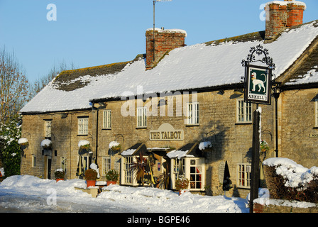 L'Oxfordshire, UK. Le talbot public house à Swinford, Eynsham. 2010. Banque D'Images