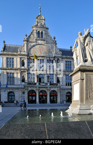 Le théâtre Koninklijke Nederlandse Schouwburg au Saint-Bavo's square, Gand, Belgique Banque D'Images