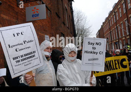 Démonstration à Electriciti de France bureau à Bridgwater contre des plans pour construire la centrale nucléaire de Hinkley C Somerset Banque D'Images