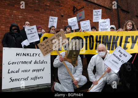 Démonstration à Electriciti de France bureau à Bridgwater contre des plans pour construire la centrale nucléaire de Hinkley C Somerset Banque D'Images