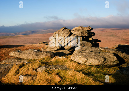 Les roches de granit à Grand Métis Tor dans la lumière de l'après-midi, Dartmoor, Devon UK Banque D'Images