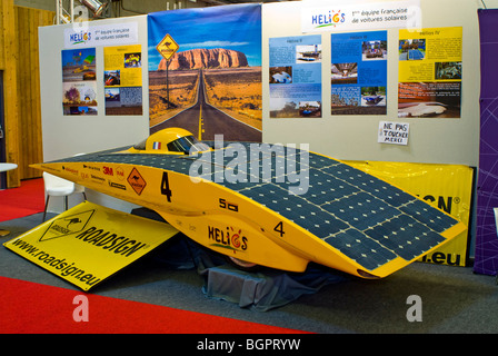 Paris, France, détail, affichage, salon de l'auto de Paris, moteur électrique 'concept car', panneaux solaires Photovoltaics 'Roadsign' 'Helios', 'Back to the future cars' Zero Carbon Europe, voiture électrique solaire, original Banque D'Images