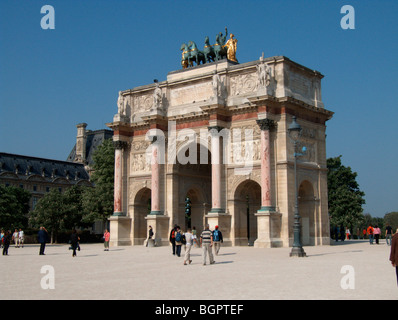 Arc de triomphe du Carrousel. La place du Carrousel, le jardin des Tuileries. Paris. France Banque D'Images