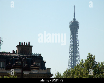 Tour Eiffel vu de la cour du Louvre. Paris. France Banque D'Images