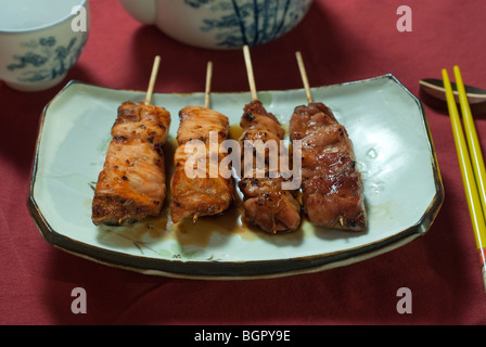 La nourriture japonaise, assortiment de Poeles à bois, barbecue sur plaque Yakitori Banque D'Images