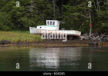 Bateau de pêche du homard sur la plage Cape Split Harbour (Port Est), dans l'Est, Maine Banque D'Images