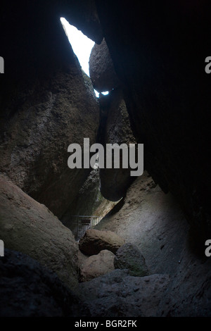 Vue à l'intérieur d'un balcon, entrée Pinnacles National Monument, Grotte, Californie, États-Unis d'Amérique Banque D'Images